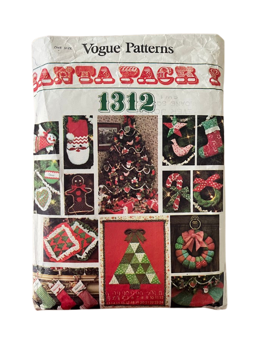 Vogue 1312 Christmas Decorations Wreath Stockings Pillows